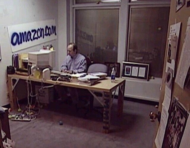 jeffbezosdesk